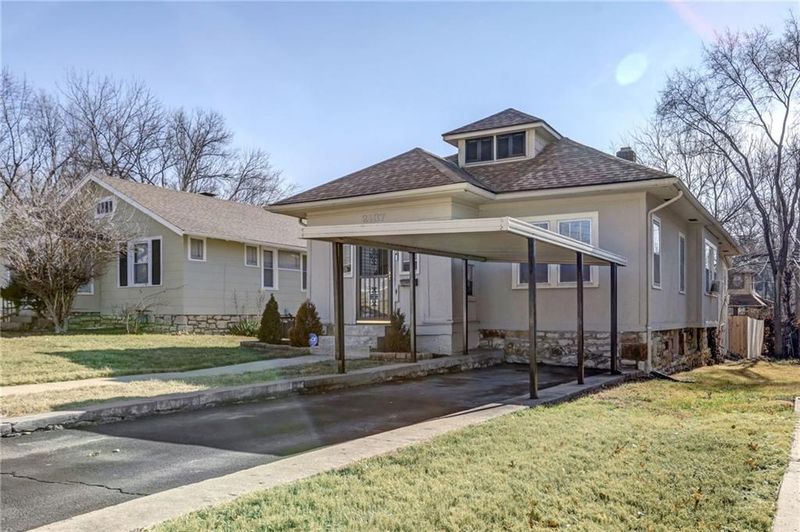2137 E 67th St, Kansas City, MO 64132