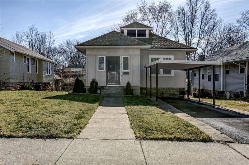 2137 E 67th St, Kansas City, MO 64132