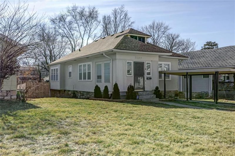 2137 E 67th St, Kansas City, MO 64132