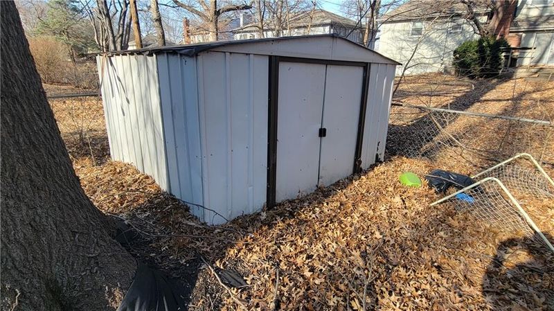 9704 W 96th Ter, Overland Park, KS 66212