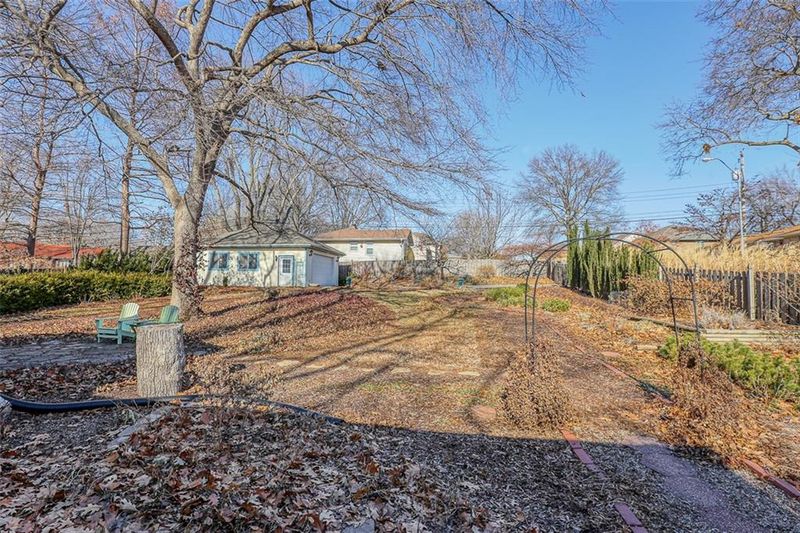 11808 E 50th Ter, Kansas City, MO 64133