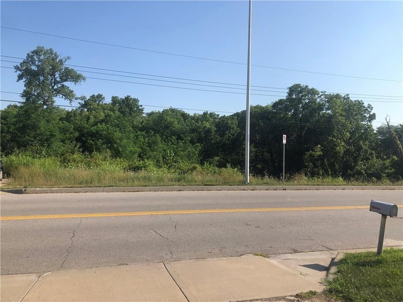 10111 NW Barry Rd, Kansas City, MO 64153