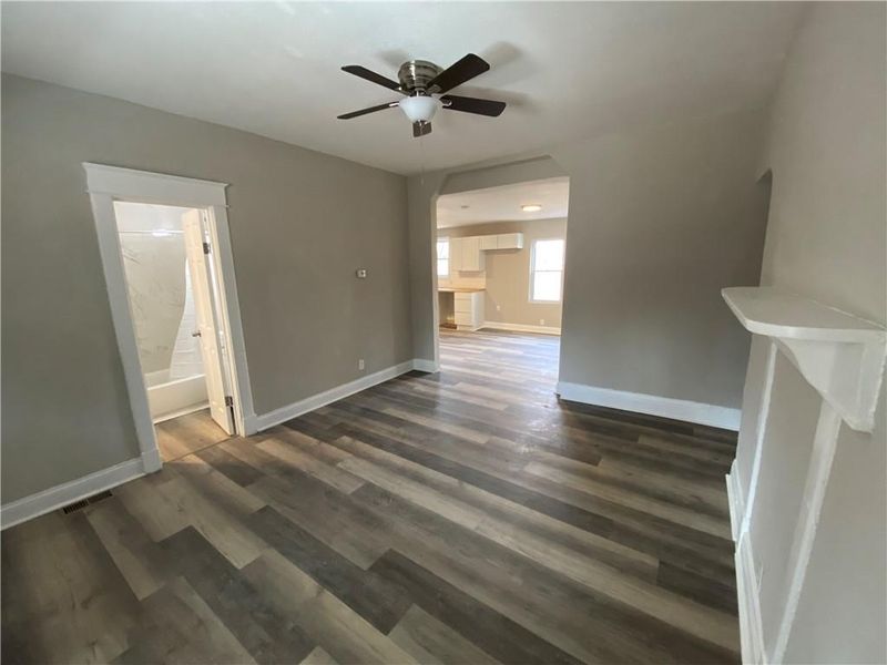 5824 E 59th St, Kansas City, MO 64130