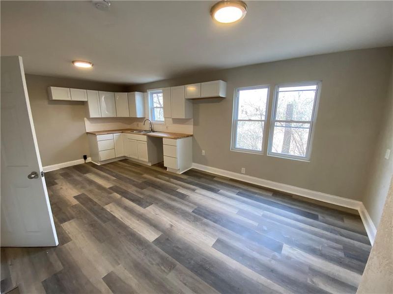 5824 E 59th St, Kansas City, MO 64130
