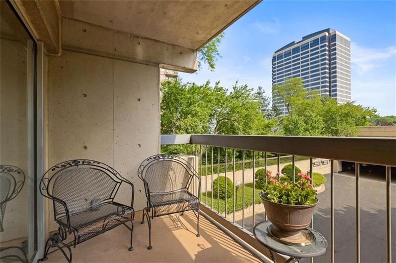 2525 Main St #301, Kansas City, MO 64108