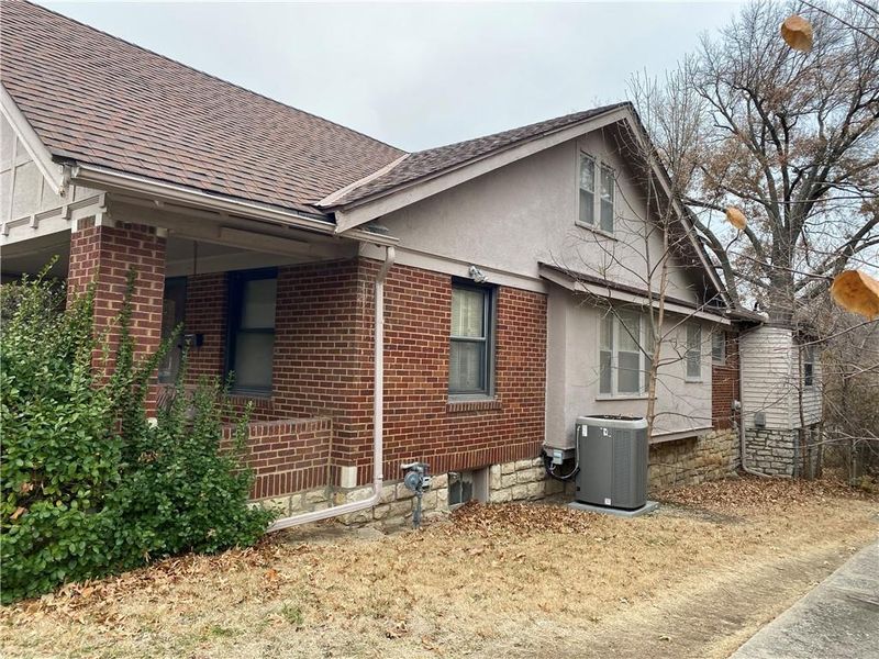 202 E 66th Ter, Kansas City, MO 64113