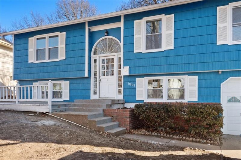 11805 Armitage Dr, Kansas City, MO 64134