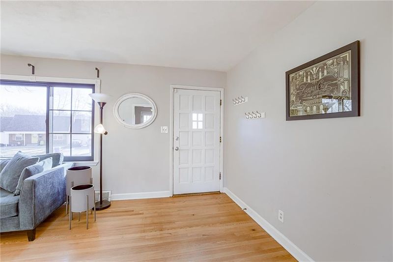 8726 Conser Dr, Overland Park, KS 66212