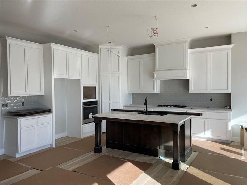 9064 Driftwood St, Lenexa, KS 66227