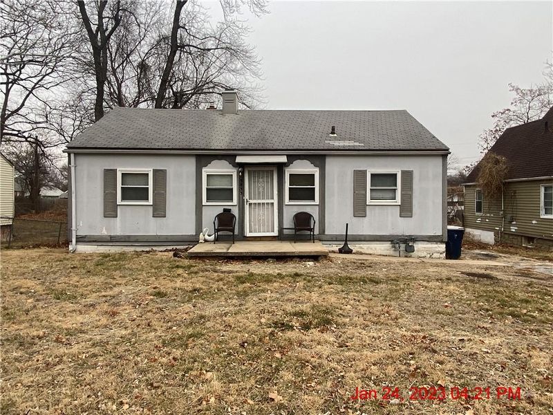 5833 Olive St, Kansas City, MO 64130