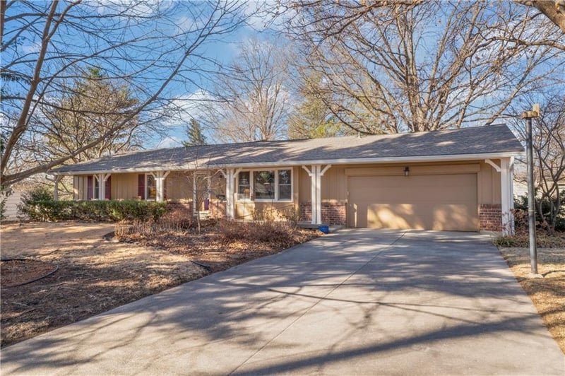9726 Chadwick St, Overland Park, KS 66206