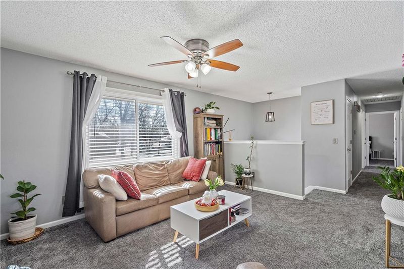8006 Sunset Cir, Grandview, MO 64030