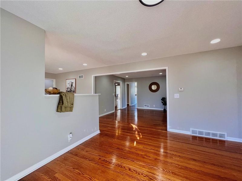 416 W 96th Ter, Kansas City, MO 64114