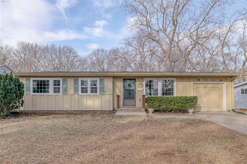 8726 Switzer Rd, Overland Park, KS 66214
