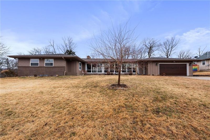 3217 E 52nd St, Kansas City, MO 64130