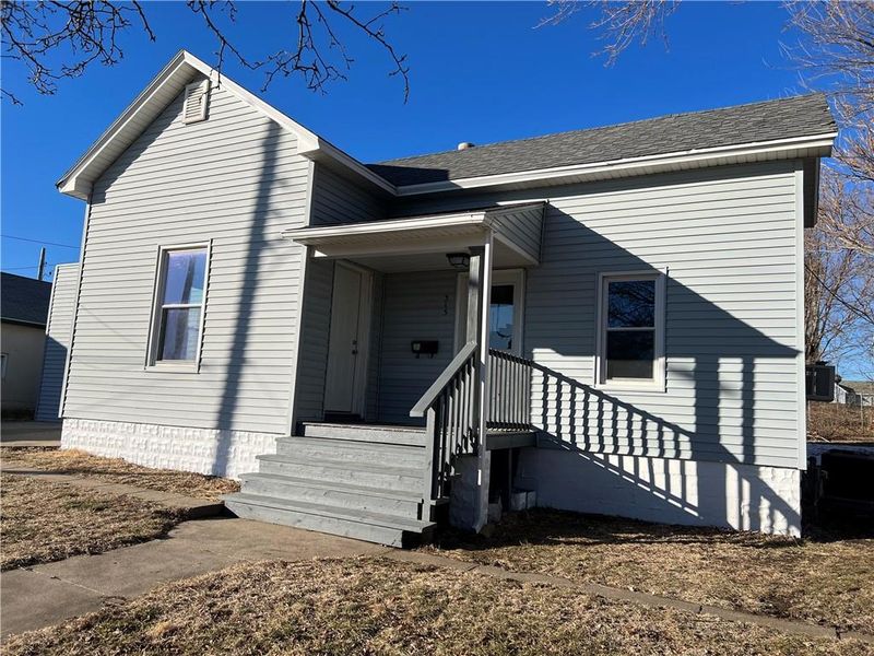 315 E 3rd St, Maryville, MO 64468