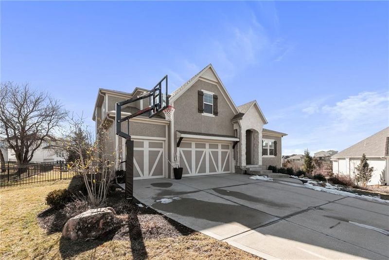 25175 W 114th Ct, Olathe, KS 66061