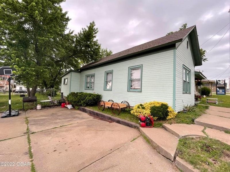 707 E 7th St, Galena, KS 66739