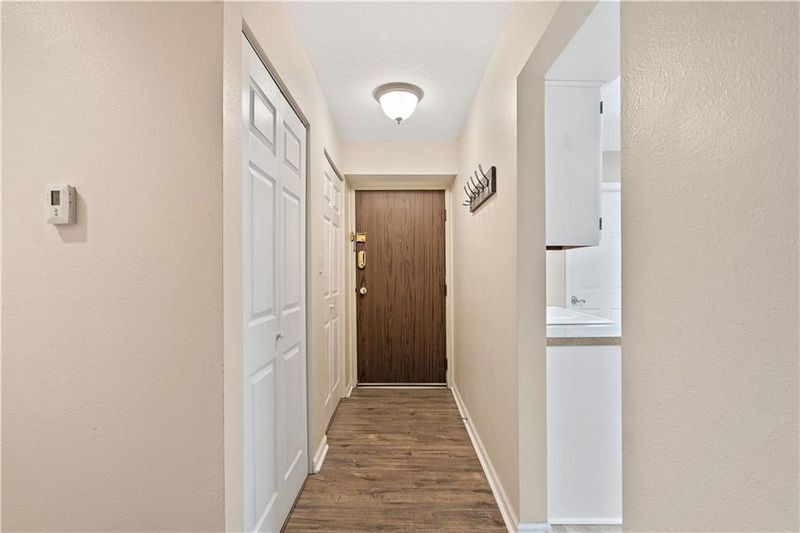 9626 Perry #d Ln #D, Overland Park, KS 66212