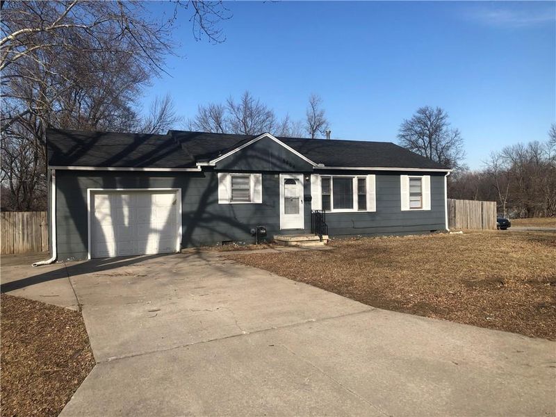 5604 E 101st St, Kansas City, MO 64137