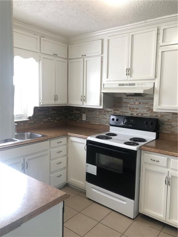 5604 E 101st St, Kansas City, MO 64137