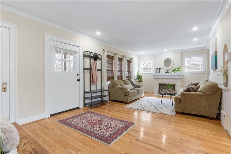 307 E 67th St, Kansas City, MO 64113