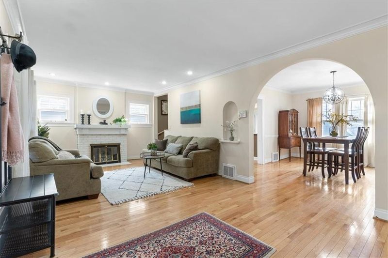 307 E 67th St, Kansas City, MO 64113