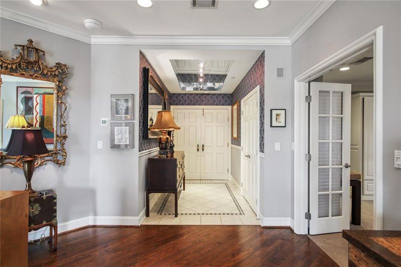 411 W 46th Ter #701, Kansas City, MO 64112