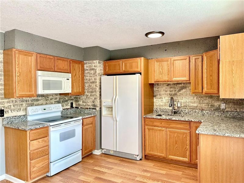 7607 E 107th St, Kansas City, MO 64134