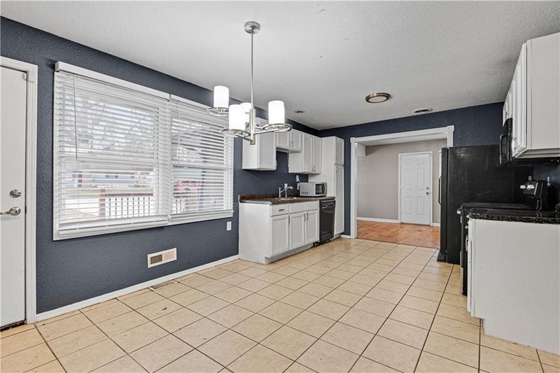 7713 E 111th Ter, Kansas City, MO 64134