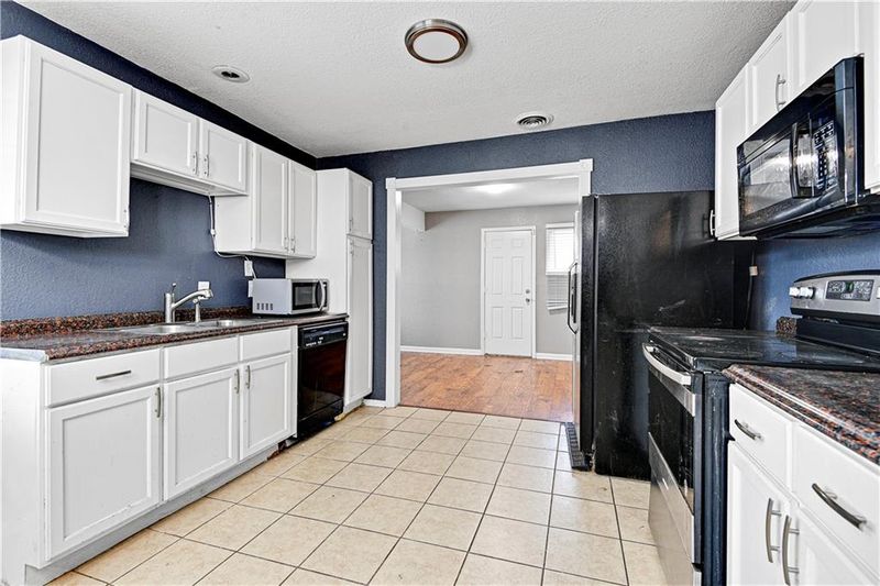 7713 E 111th Ter, Kansas City, MO 64134