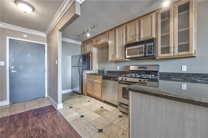 700 E 8th St #15S, Kansas City, MO 64106