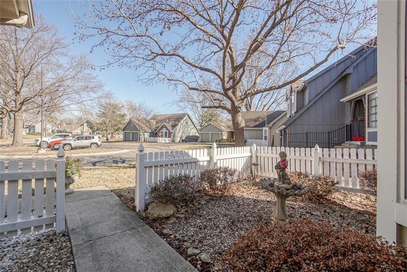 8154 Monrovia St, Lenexa, KS 66215
