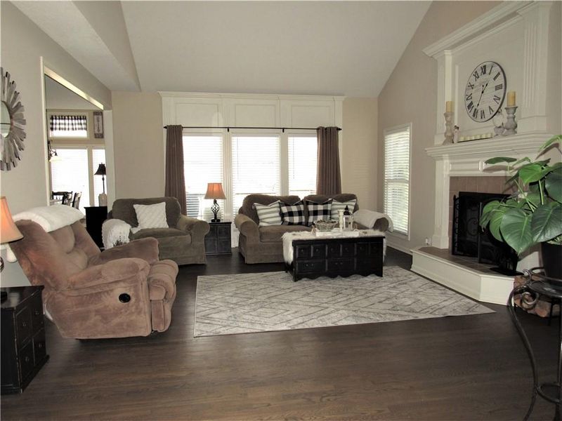 21604 W 100th Ter, Lenexa, KS 66220