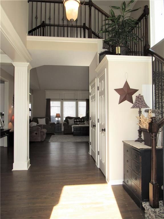 21604 W 100th Ter, Lenexa, KS 66220