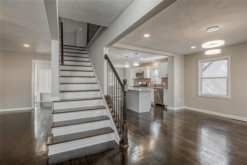 423 E 80th St, Kansas City, MO 64131