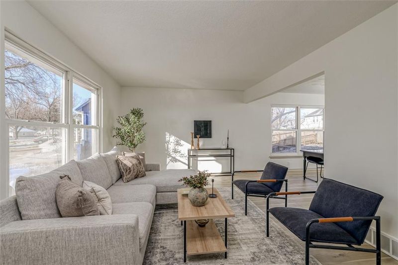 9836 Flora Cir, Kansas City, MO 64131