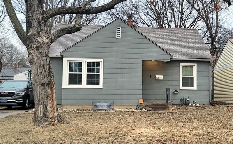 828 SW High Ave, Topeka, KS 66606