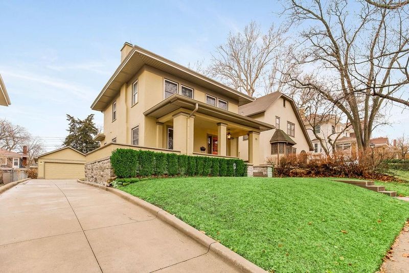 25 E 53rd Ter, Kansas City, MO 64112