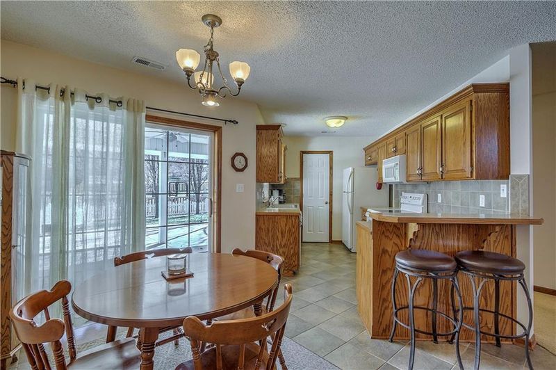 5016 Nantucket Dr, Blue Springs, MO 64015