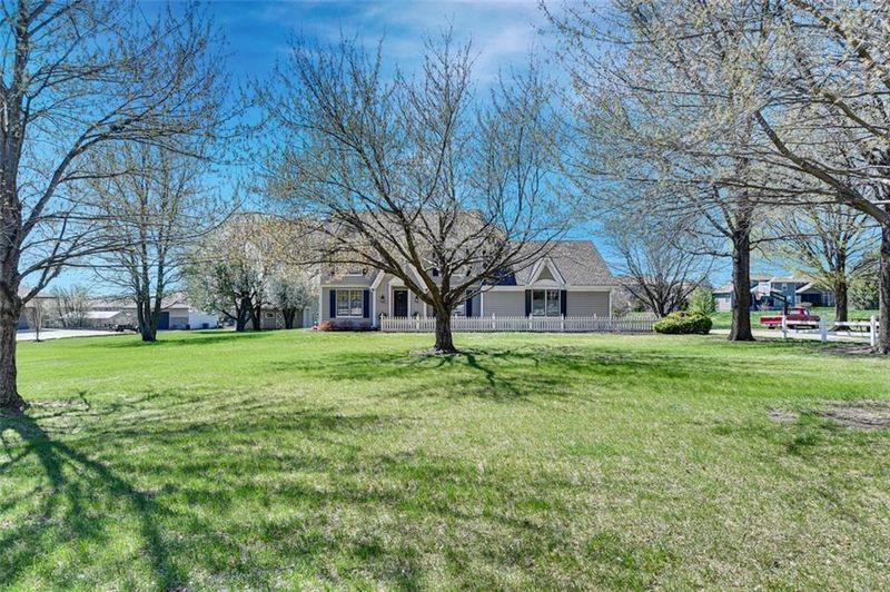 10687 W 157th Ter, Overland Park, KS 66221