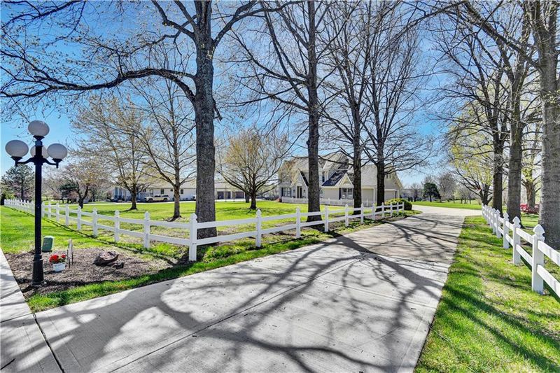 10687 W 157th Ter, Overland Park, KS 66221