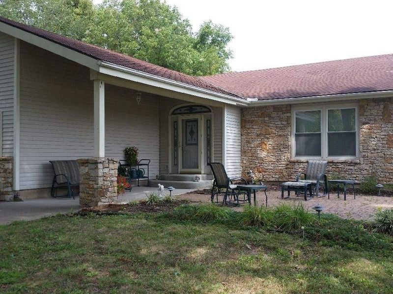 807 E Osage St, Paola, KS 66071