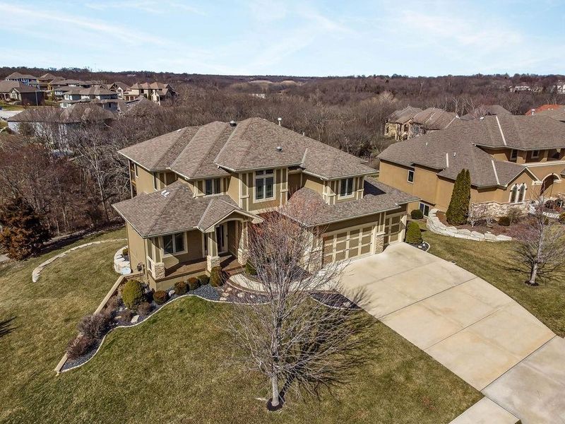 2728 NW Thoreau Dr, Lee's Summit, MO 64081