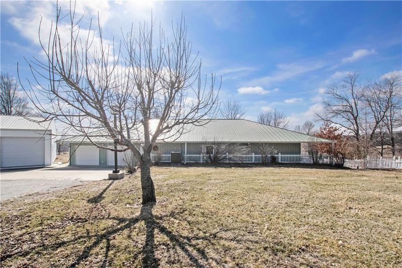 20393 County 379 Rd #2, St Joseph, MO 64505