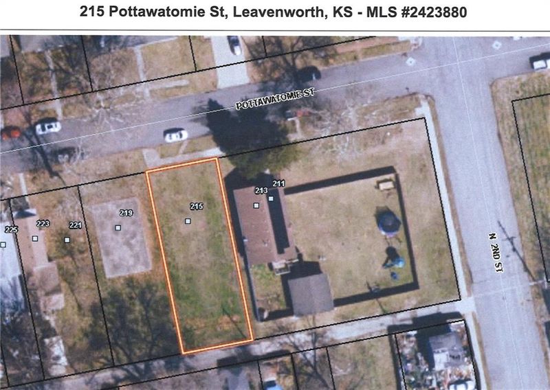 215 Pottawatomie St, Leavenworth, KS 66048