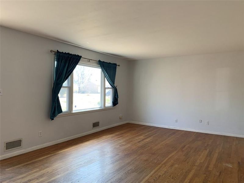 8112 Walnut St, Kansas City, MO 64114
