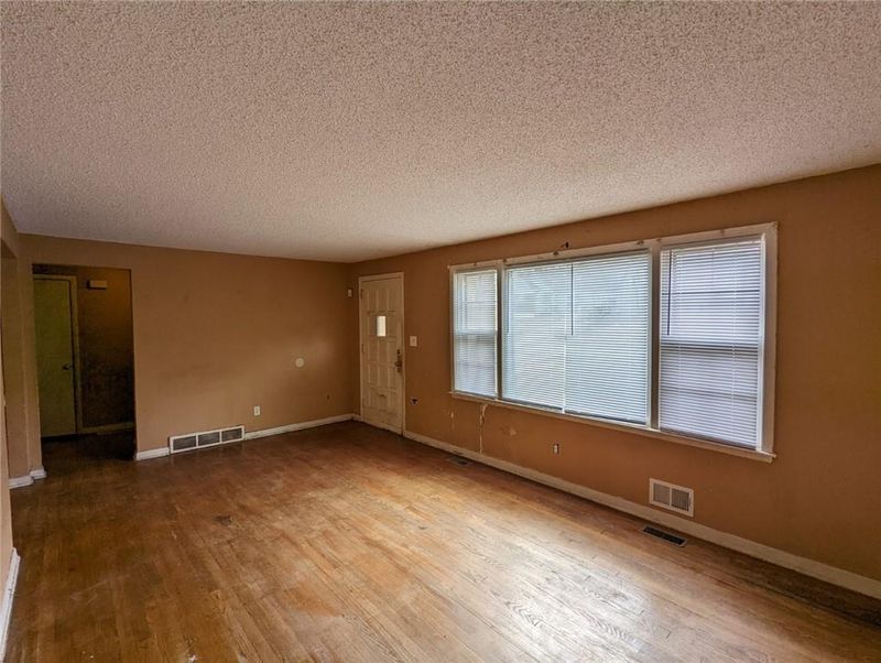 3810 E 71st Ter, Kansas City, MO 64132