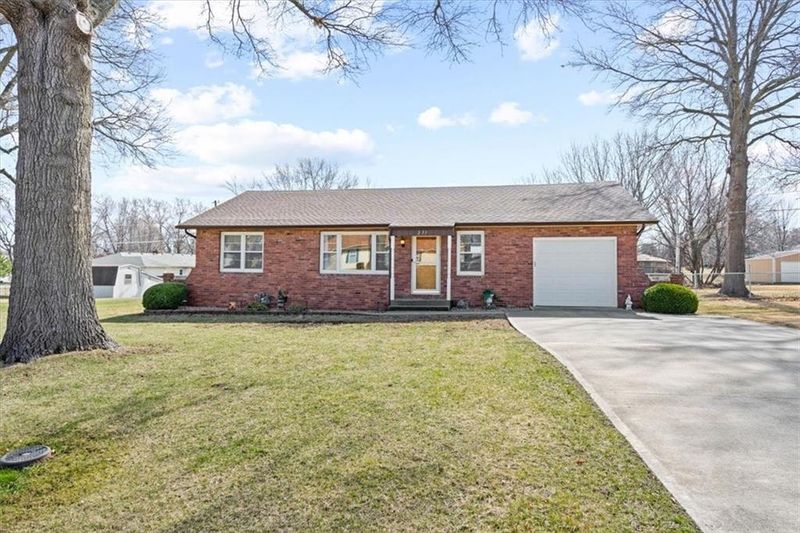 277 South St, Peculiar, MO 64078