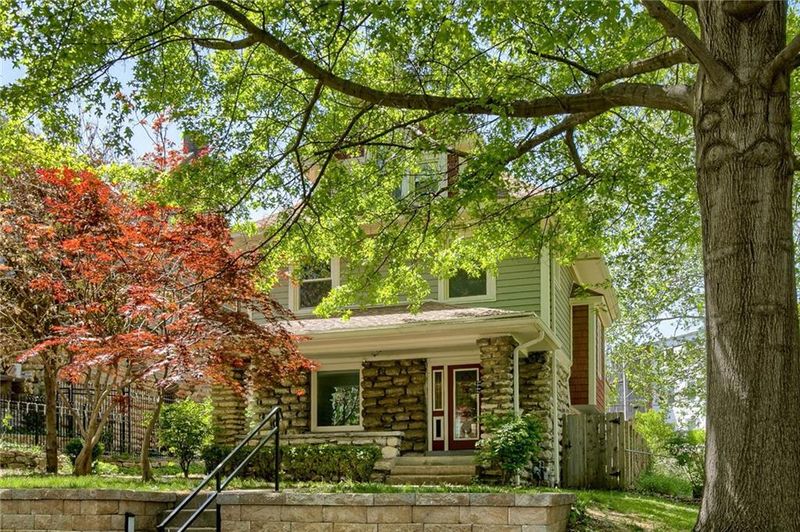 2810 Harrison St, Kansas City, MO 64109